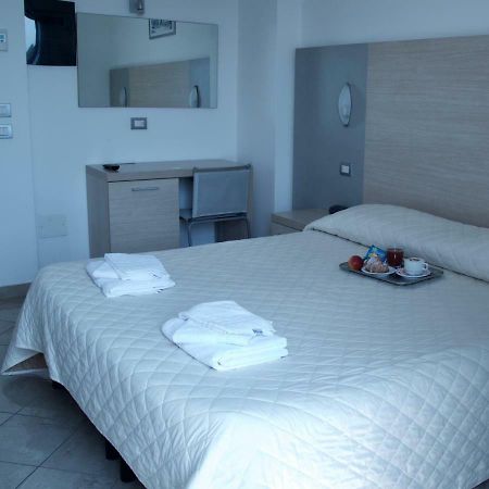 Hotel Etoile Ρίμινι Εξωτερικό φωτογραφία