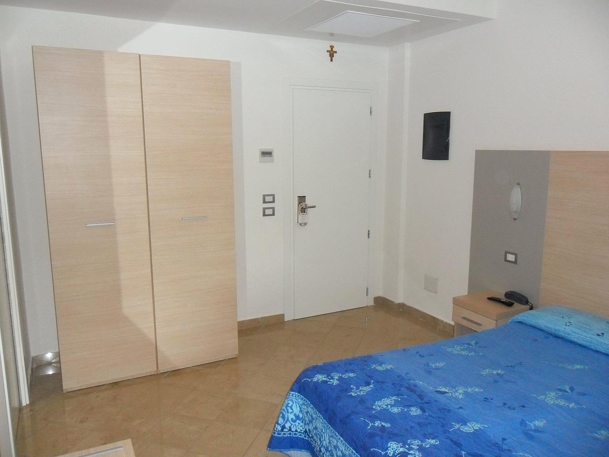 Hotel Etoile Ρίμινι Εξωτερικό φωτογραφία