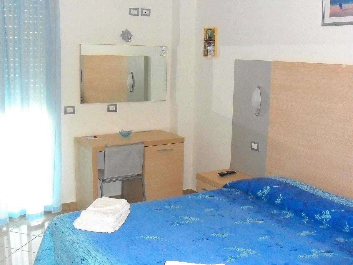 Hotel Etoile Ρίμινι Εξωτερικό φωτογραφία
