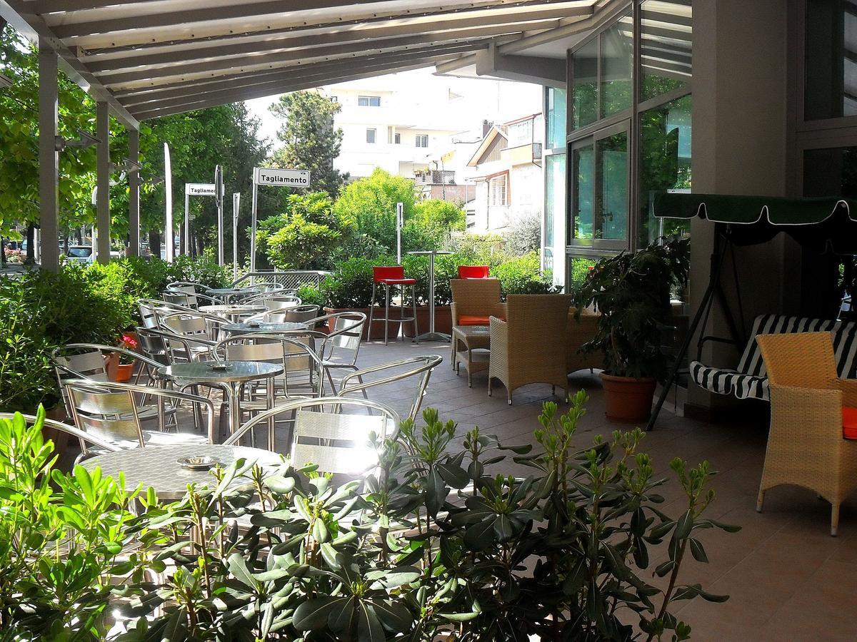 Hotel Etoile Ρίμινι Εξωτερικό φωτογραφία