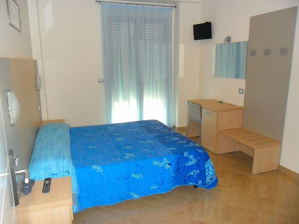 Hotel Etoile Ρίμινι Εξωτερικό φωτογραφία