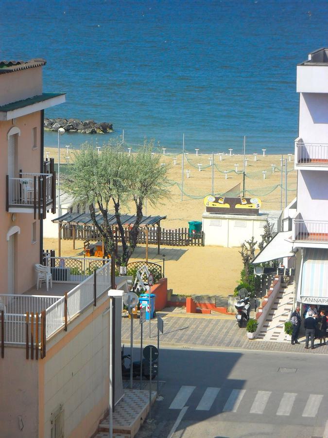 Hotel Etoile Ρίμινι Εξωτερικό φωτογραφία