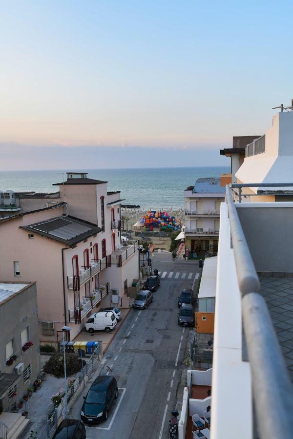 Hotel Etoile Ρίμινι Εξωτερικό φωτογραφία