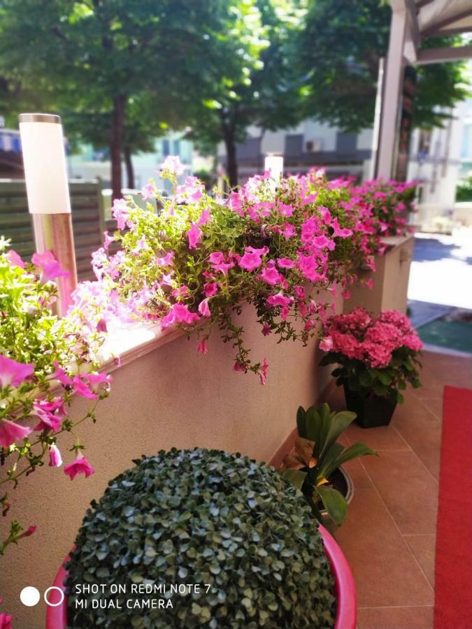 Hotel Etoile Ρίμινι Εξωτερικό φωτογραφία