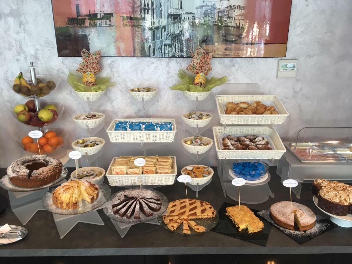 Hotel Etoile Ρίμινι Εξωτερικό φωτογραφία