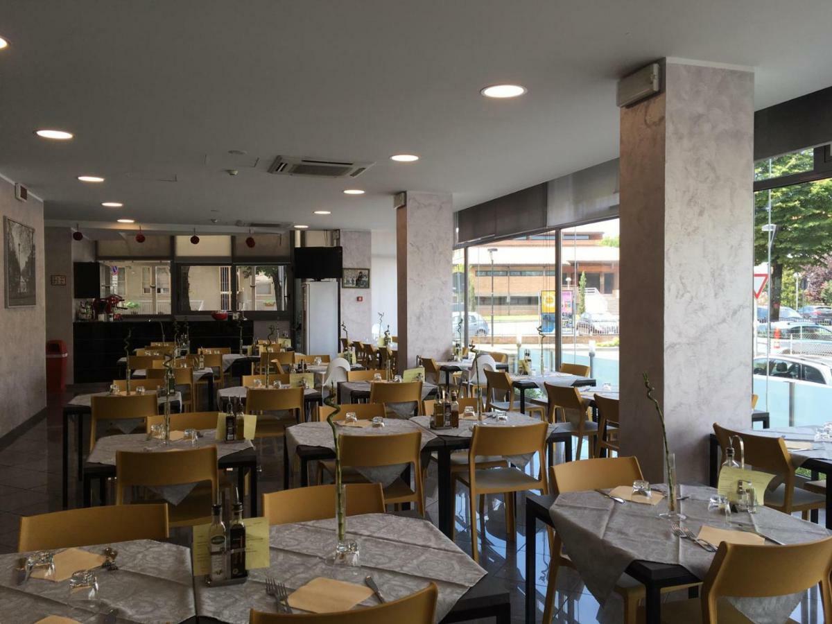 Hotel Etoile Ρίμινι Εξωτερικό φωτογραφία