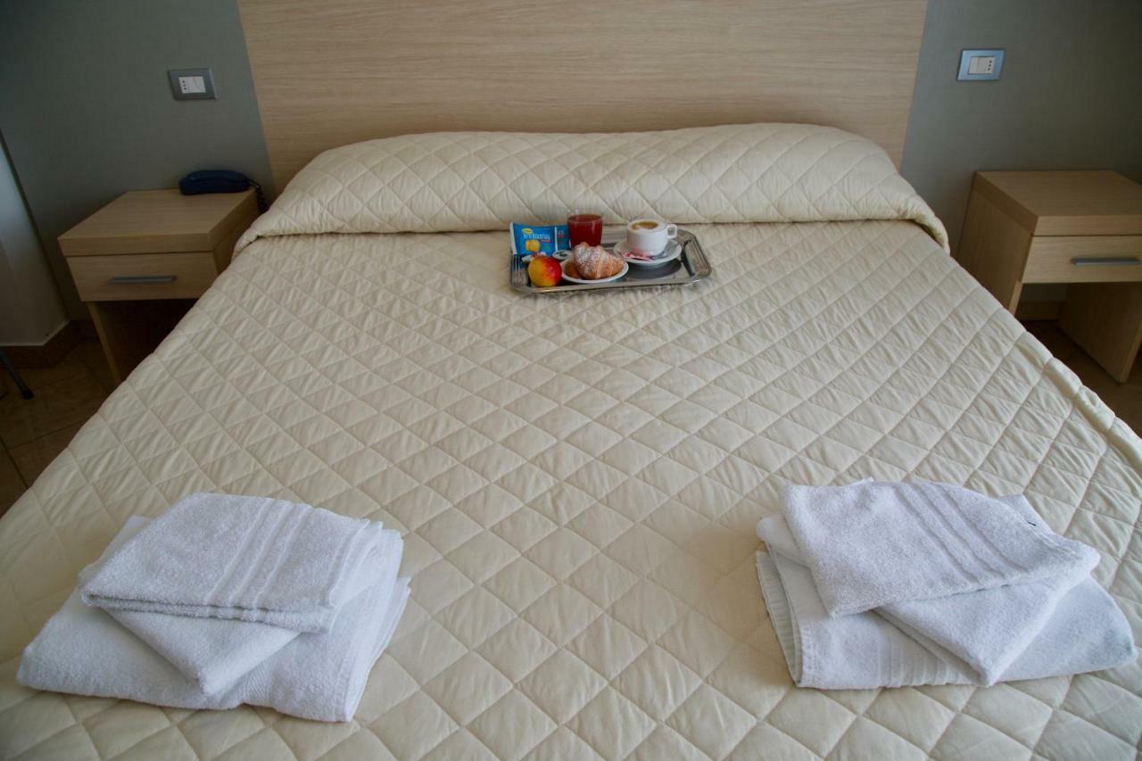 Hotel Etoile Ρίμινι Εξωτερικό φωτογραφία