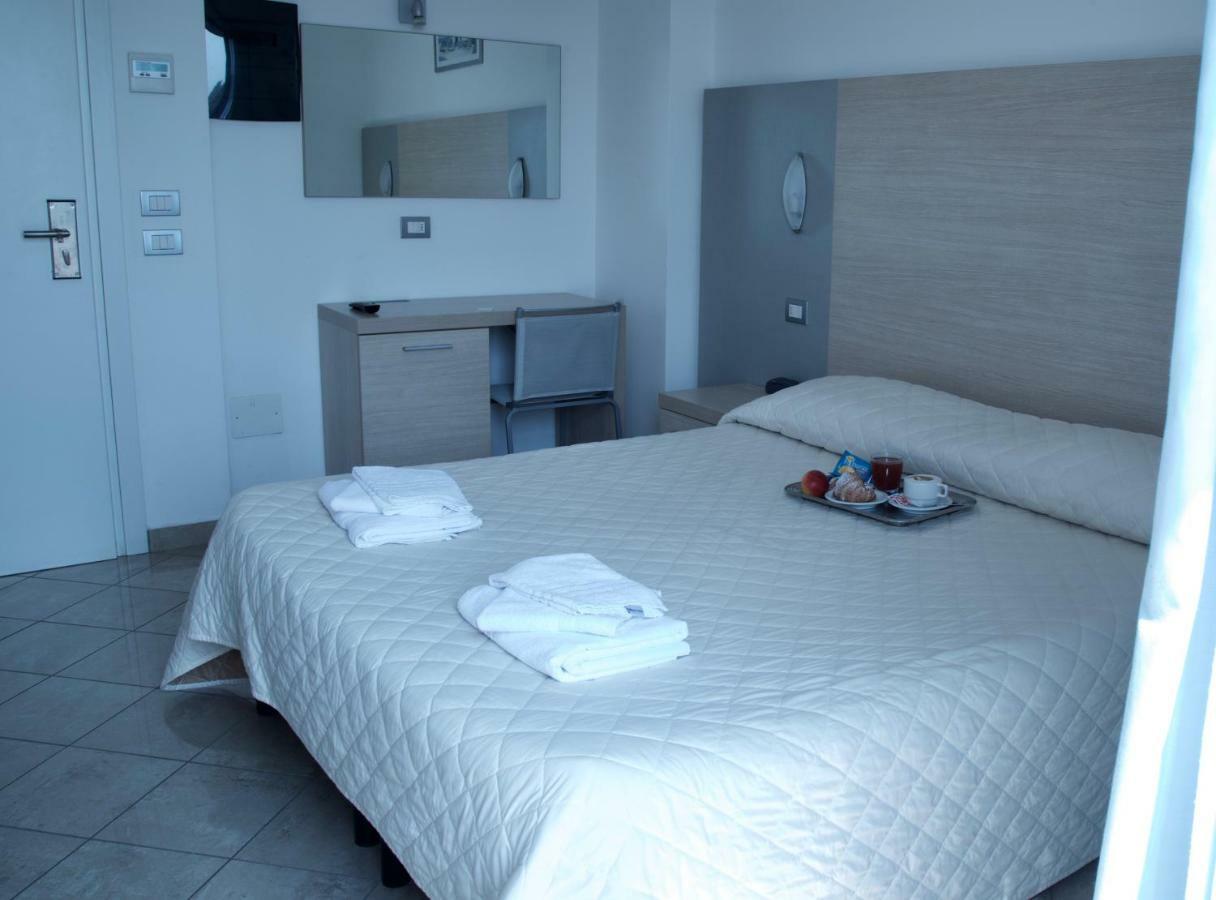 Hotel Etoile Ρίμινι Εξωτερικό φωτογραφία